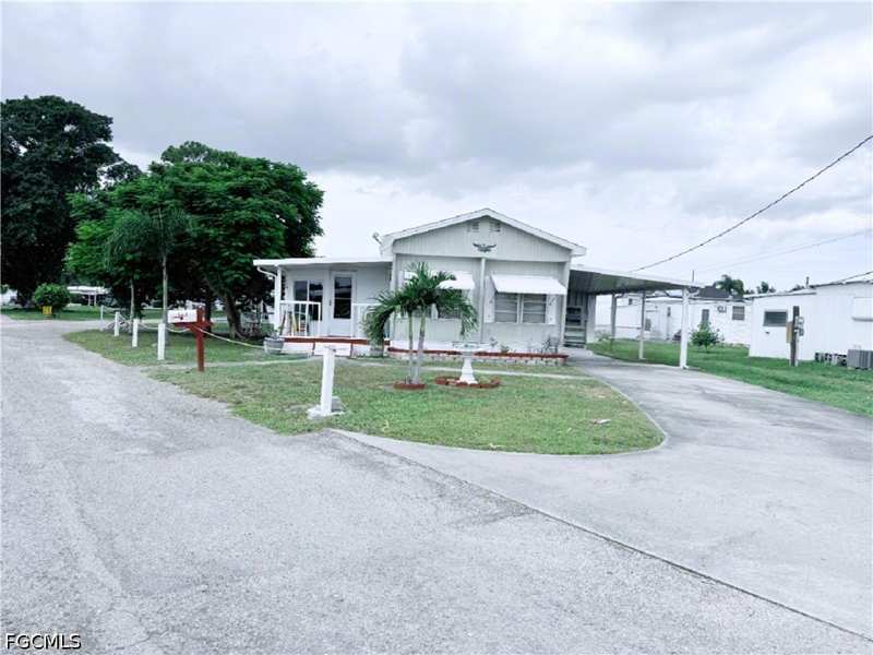 2 bedroom ManufacturedHome at 123 Flame Ln, Mobile Manor, North Fort Myers — photo 1