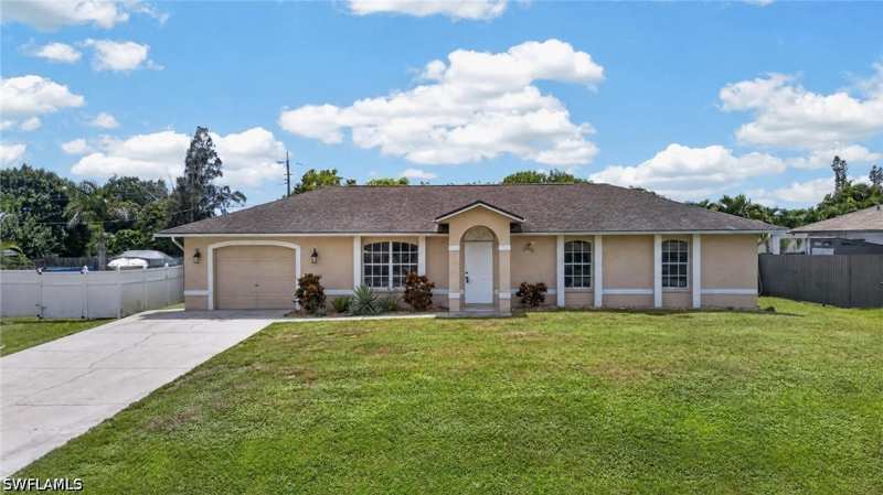 3 bedroom SingleFamilyResidence at 18560 Holly Rd, San Carlos Park, Fort Myers — photo 1