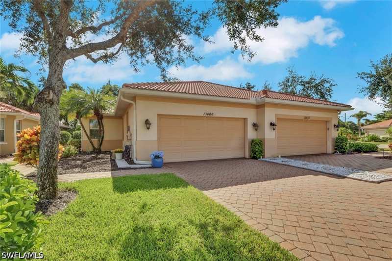2 bedroom Attached at 13466 Kent St, Manchester Square, Naples — photo 1
