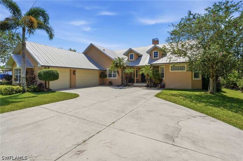 4 bedroom SingleFamilyResidence at 18241 Riverwind Dr, Riverwind Cove, Alva — photo 1