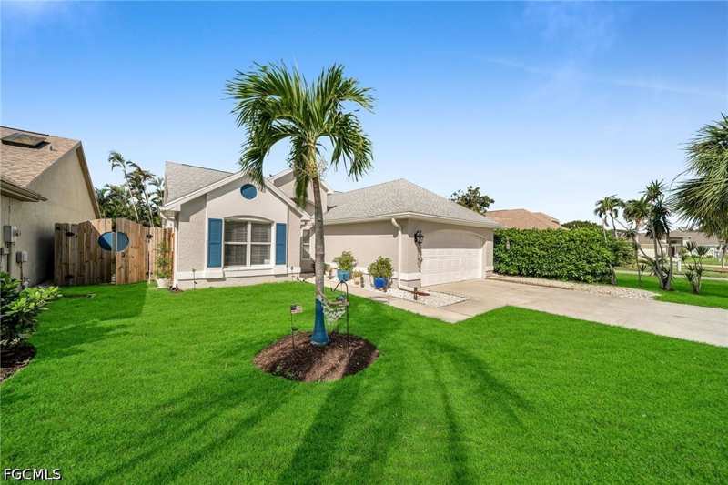 3 bedroom SingleFamilyResidence at 15069 Cloverdale Dr, The Meadow, Fort Myers — photo 1