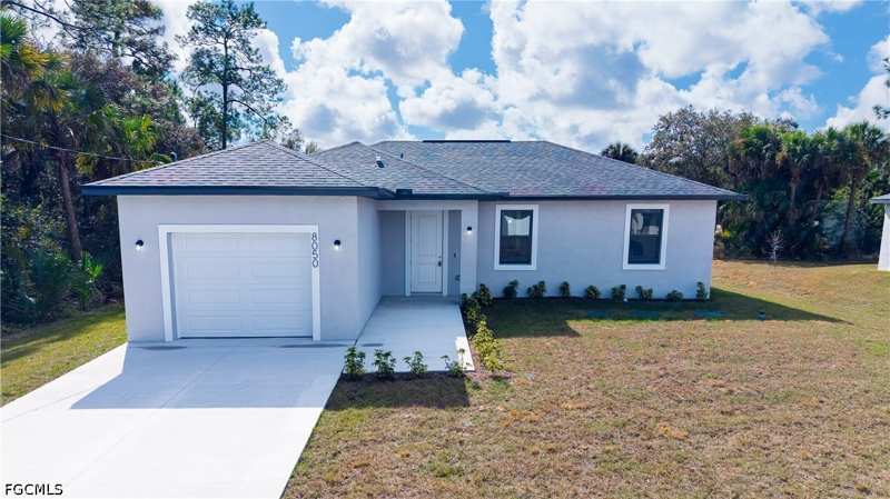 3 bedroom SingleFamilyResidence at 8050 Sherwood Cir, Port Labelle, Labelle — photo 1