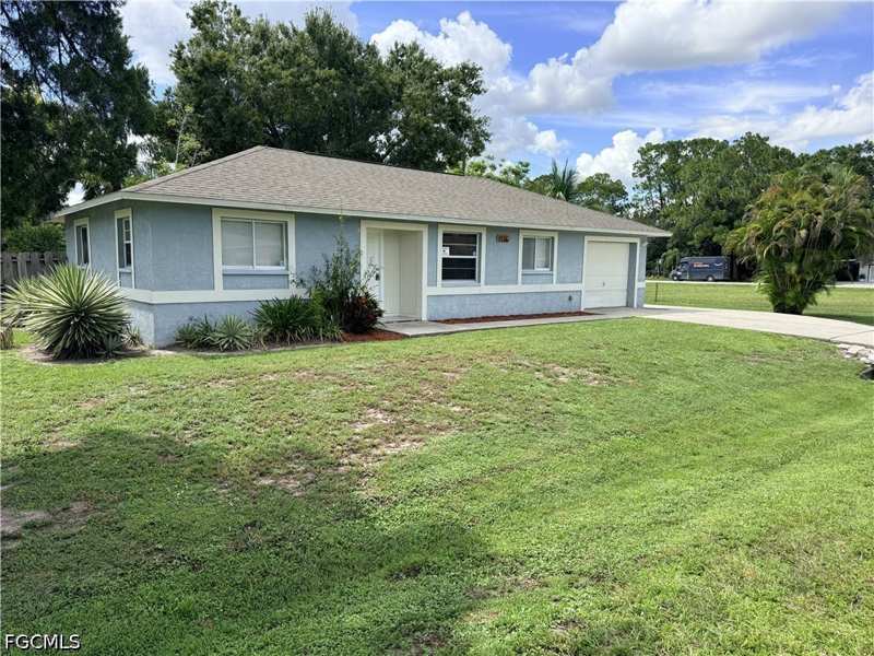 3 bedroom SingleFamilyResidence at 2511 W Cypress Ave, Fort Myers Shores, Fort Myers — photo 1