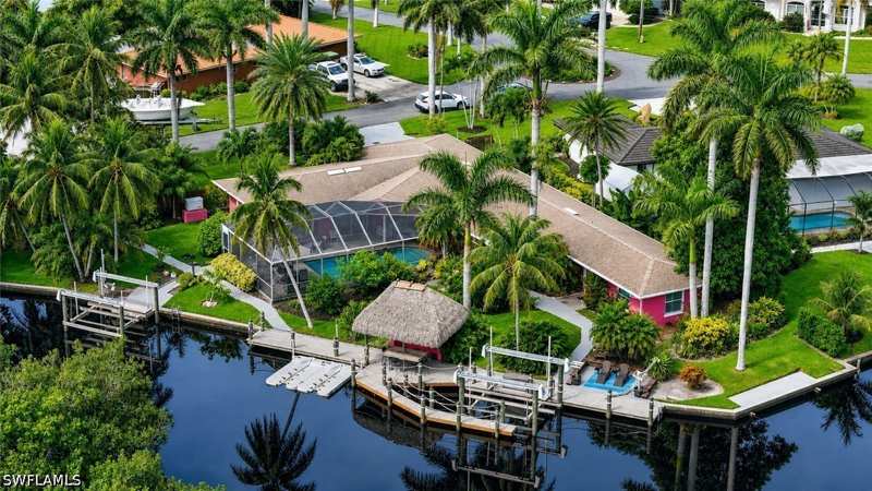 5 bedroom SingleFamilyResidence at 1771 Coral Way, Yacht Club Colony, North Fort Myers — photo 1