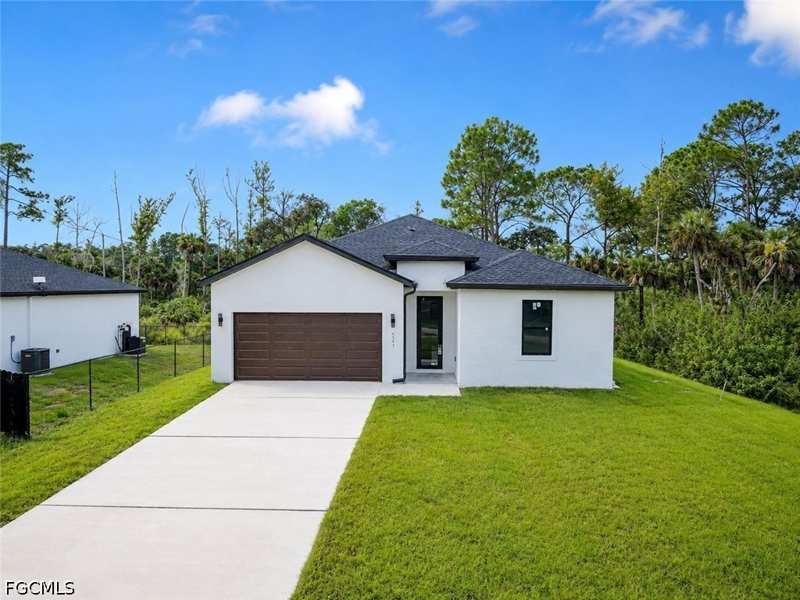 3 bedroom SingleFamilyResidence at 621 Greenbriar Blvd, Lehigh Acres, Lehigh Acres — photo 1