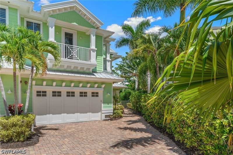 4 bedroom SingleFamilyResidence at 529 Fairway Ter, Moorings, Naples — photo 1
