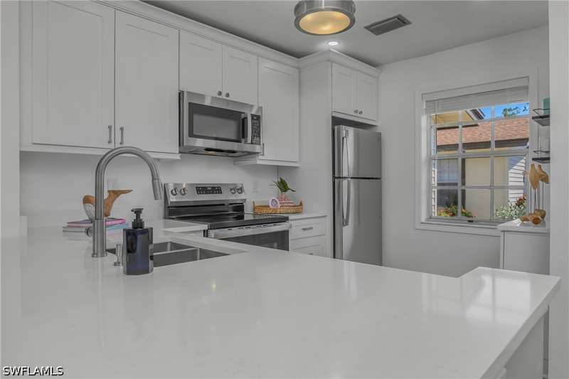 1 bedroom Attached at 1071 Pine Isle Ln 1071, Boca Ciega Village, Naples — photo 1