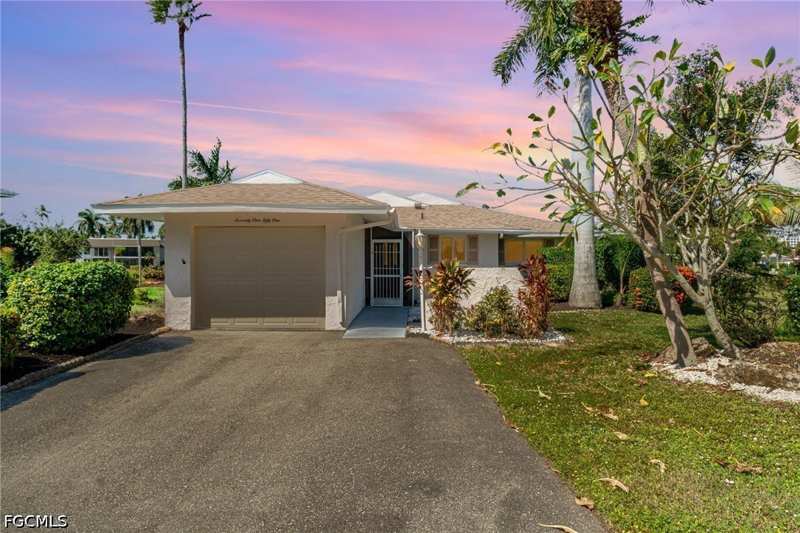 3 bedroom Detached at 7151 Blanquilla Ct, Flamingo Village Homes, Fort Myers — photo 1