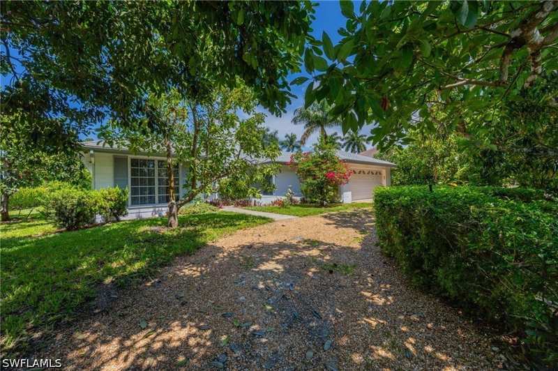 2 bedroom SingleFamilyResidence at 635 Wedge Dr, Moorings, Naples — photo 1