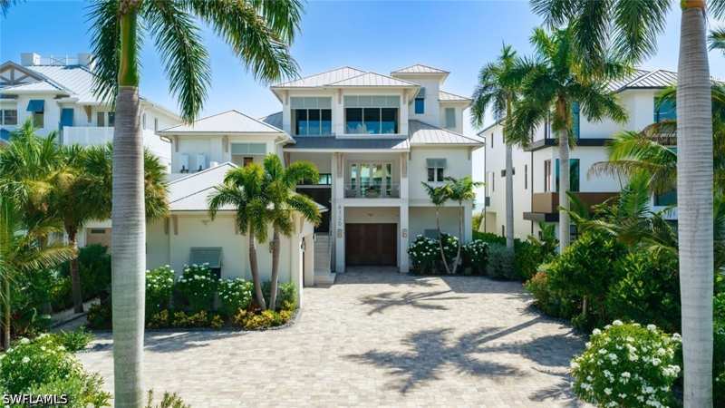 4 bedroom SingleFamilyResidence at 6120 Court St, Flamingo Park, Fort Myers Beach — photo 1