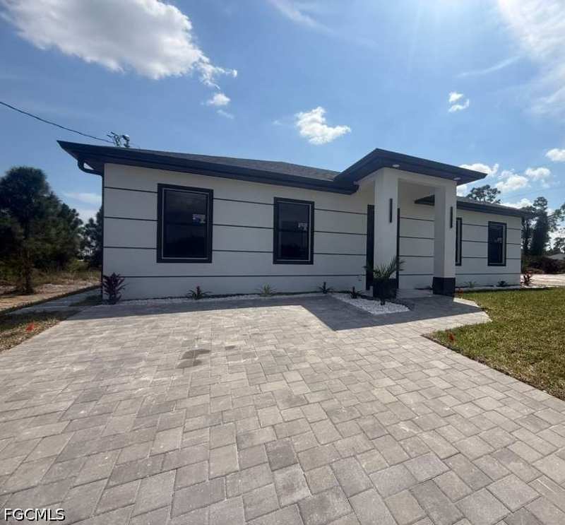 3 bedroom SingleFamilyResidence at 717 Devon St, Lehigh Acres, Lehigh Acres — photo 1