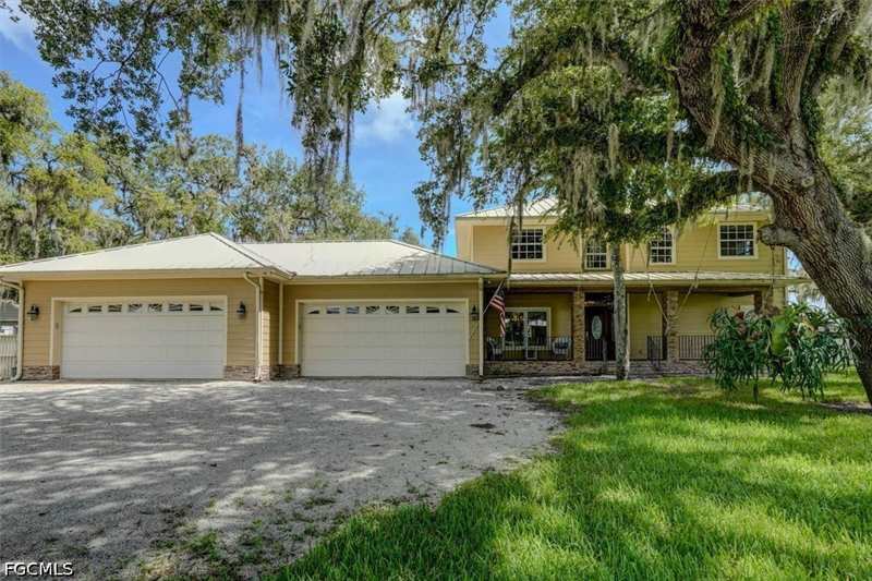 4 bedroom SingleFamilyResidence at 3144 Shell Ln, Labelle, Labelle — photo 1