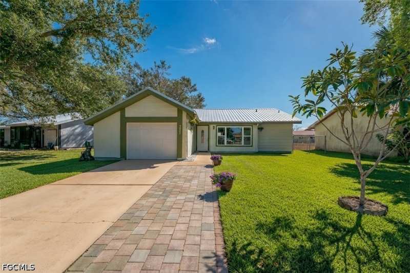 2 bedroom SingleFamilyResidence at 2015 Showboat Plz, Country Village, Labelle — photo 1