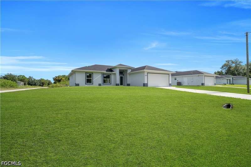 3 bedroom SingleFamilyResidence at 1021 Pilgrim St E, Lehigh Acres, Lehigh Acres — photo 1