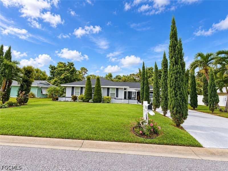 3 bedroom SingleFamilyResidence at 5550 New Pine Lake Dr, Pinelake Subdivision, Fort Myers — photo 1