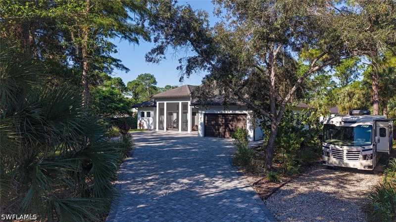 5 bedroom SingleFamilyResidence at 12 35th Ave NW, Golden Gate Estates, Naples — photo 1