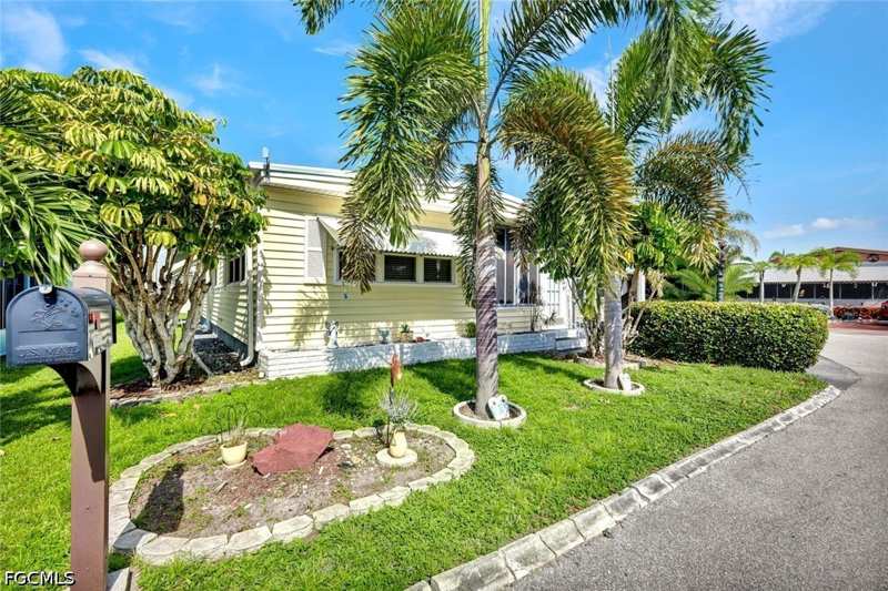 2 bedroom ManufacturedHome at 16049 Hibiscus Way, Leesure Village, North Fort Myers — photo 1