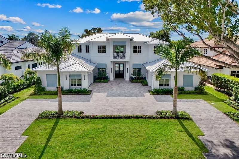 5 bedroom SingleFamilyResidence at 788 Riviera Dr, Moorings, Naples — photo 1