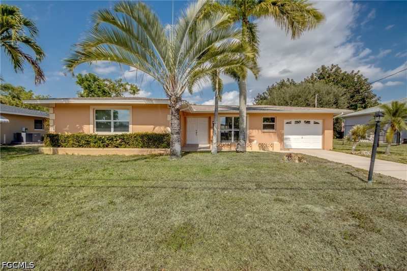 2 bedroom SingleFamilyResidence at 4156 Country Club Blvd SE, Cape Coral, Cape Coral — photo 1