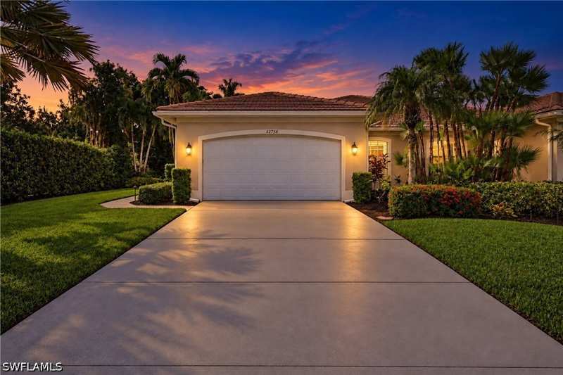 3 bedroom Attached at 12756 Fox Ridge Dr, Hunters Ridge, Bonita Springs — photo 1