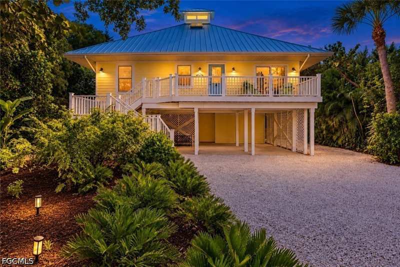 3 bedroom SingleFamilyResidence at 726 Cardium St, Sanibel Shores, Sanibel — photo 1