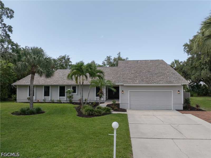 4 bedroom SingleFamilyResidence at 12446 McGregor Woods Cir, McGregor Woods, Fort Myers — photo 1