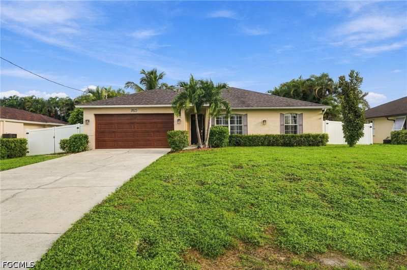 3 bedroom SingleFamilyResidence at 2825 SW 33rd Ter, Cape Coral, Cape Coral — photo 1