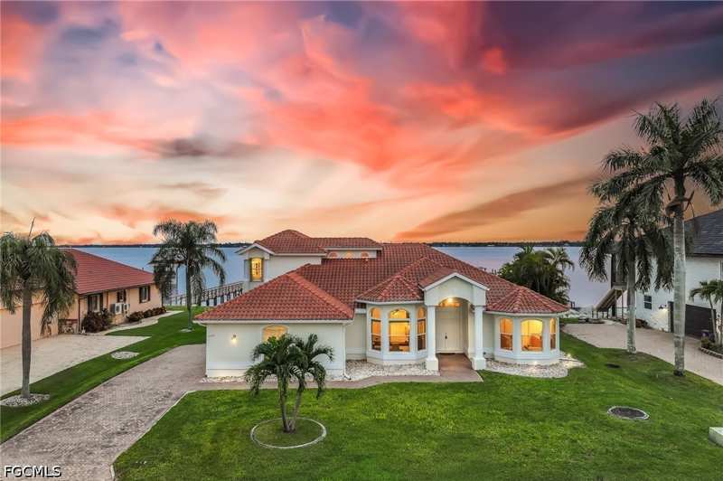 4 bedroom SingleFamilyResidence at 6140 River Shore Ct, Riverwatch, North Fort Myers — photo 1
