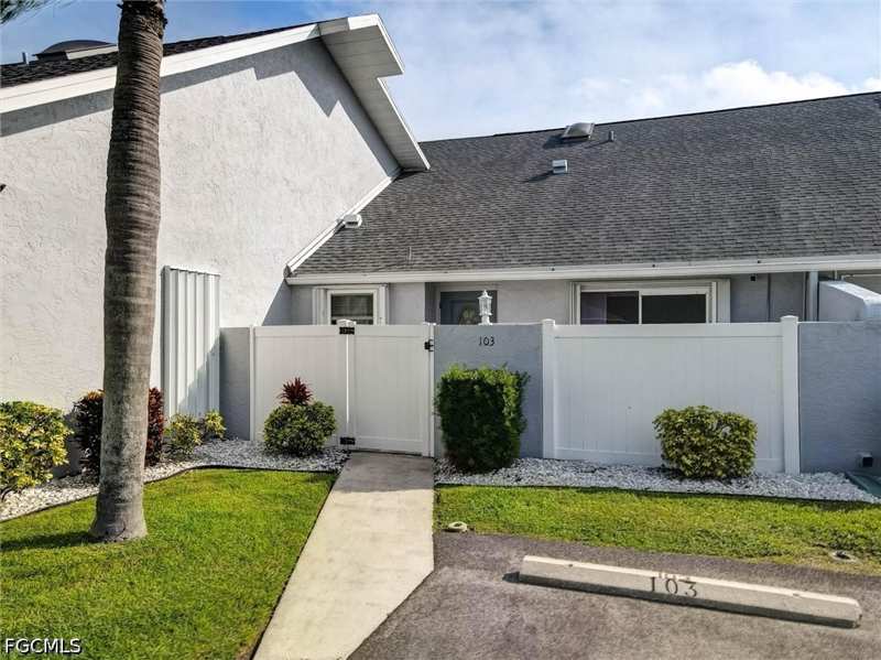 2 bedroom Condominium at 707 SW 3rd Ct 103, Lake Edge Estates Condo, Cape Coral — photo 1