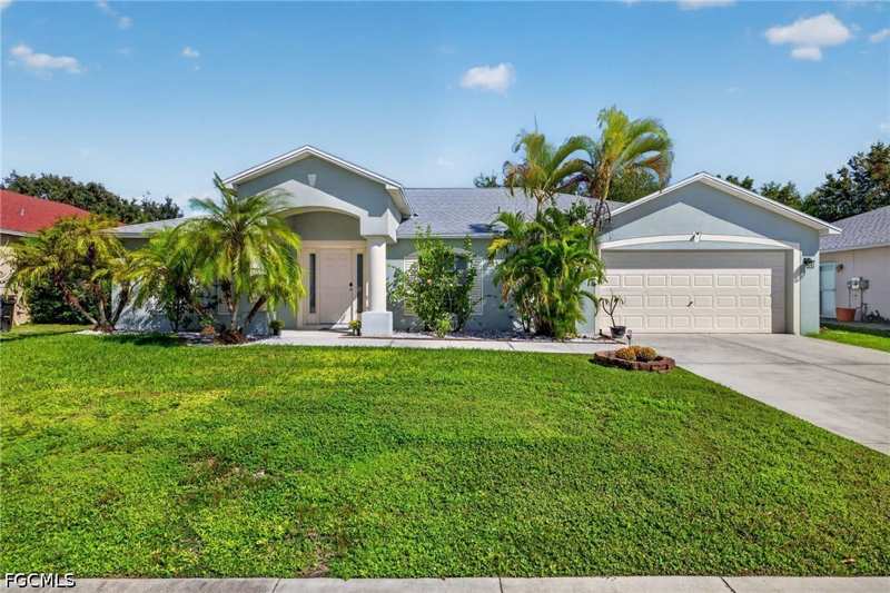 3 bedroom SingleFamilyResidence at 2502 Nature Pointe Loop, Hawk'S Preserve, Fort Myers — photo 1