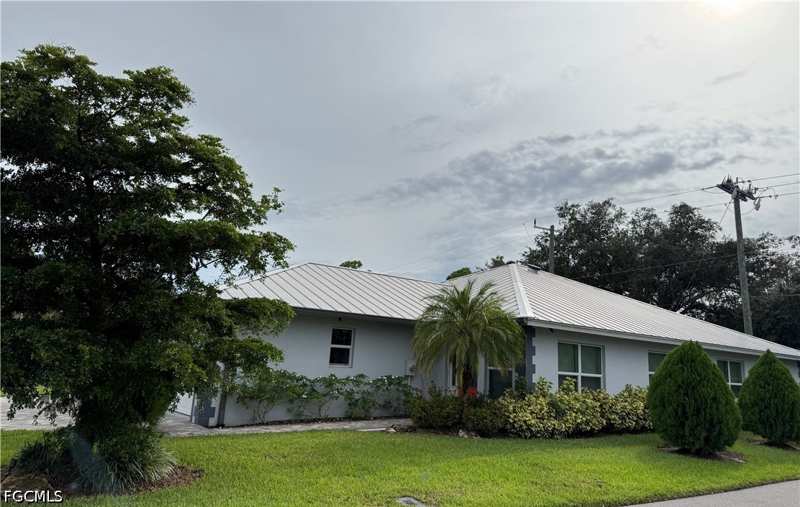 2 bedroom Attached at 204 Village Cir, City Village, Labelle — photo 1