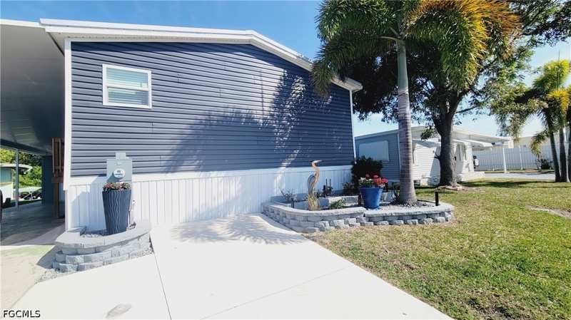 2 bedroom ManufacturedHome at 352 Shoreland Dr, Orange Harbor Mobile Home Park, Fort Myers — photo 1