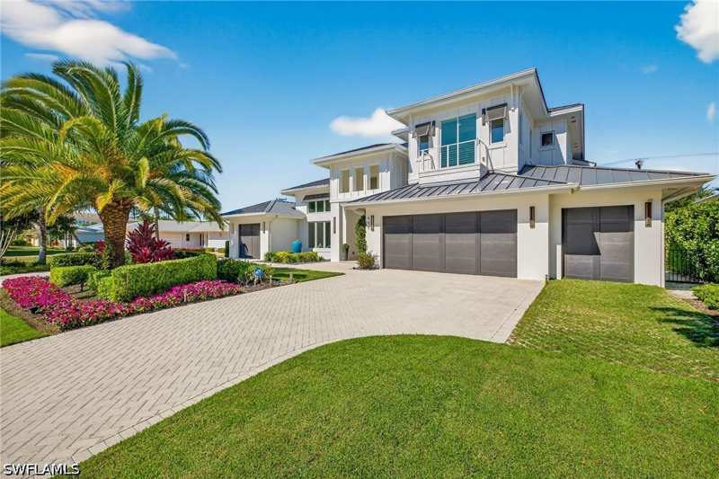 4 bedroom SingleFamilyResidence at 405 7th Ave N, Olde Naples, Naples — photo 1