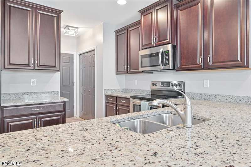 3 bedroom Townhouse at 3786 Tilbor Cir, Lindsford, Fort Myers — photo 1