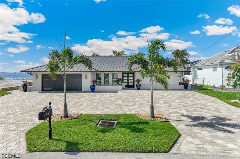 3 bedroom SingleFamilyResidence at 2286 SE 28th St, Cape Coral, Cape Coral — photo 1