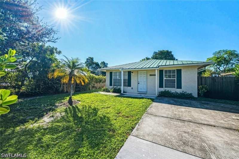 2 bedroom SingleFamilyResidence at 862 99th Ave N, Naples Park, Naples — photo 1
