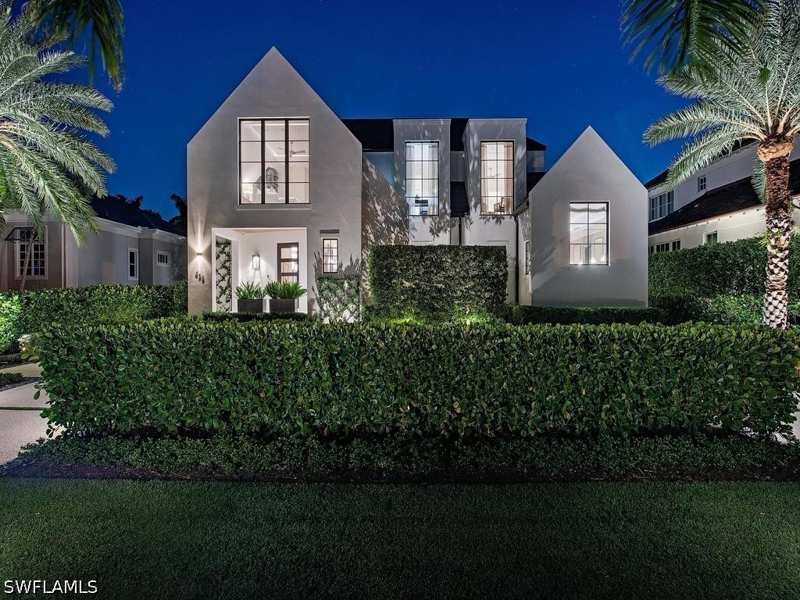 4 bedroom SingleFamilyResidence at 636 13th Ave S, Olde Naples, Naples — photo 1