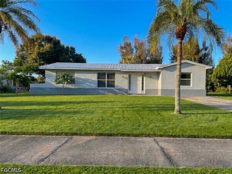 3 bedroom SingleFamilyResidence at 3846 Edgewood Ave, Fort Myers, Fort Myers — photo 1