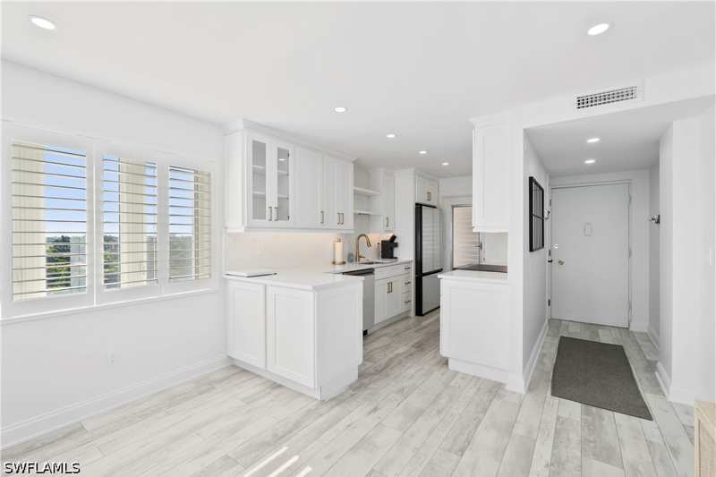 2 bedroom Condominium at 1300 Gulf Shore Blvd N 703, Del Mar, Naples — photo 1