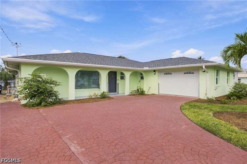 3 bedroom SingleFamilyResidence at 371 Washington Ct, Shell Mound Park, Fort Myers Beach — photo 1