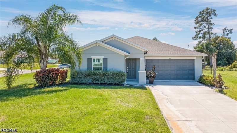 3 bedroom SingleFamilyResidence at 420 Paddock St, Lehigh Acres, Lehigh Acres — photo 1