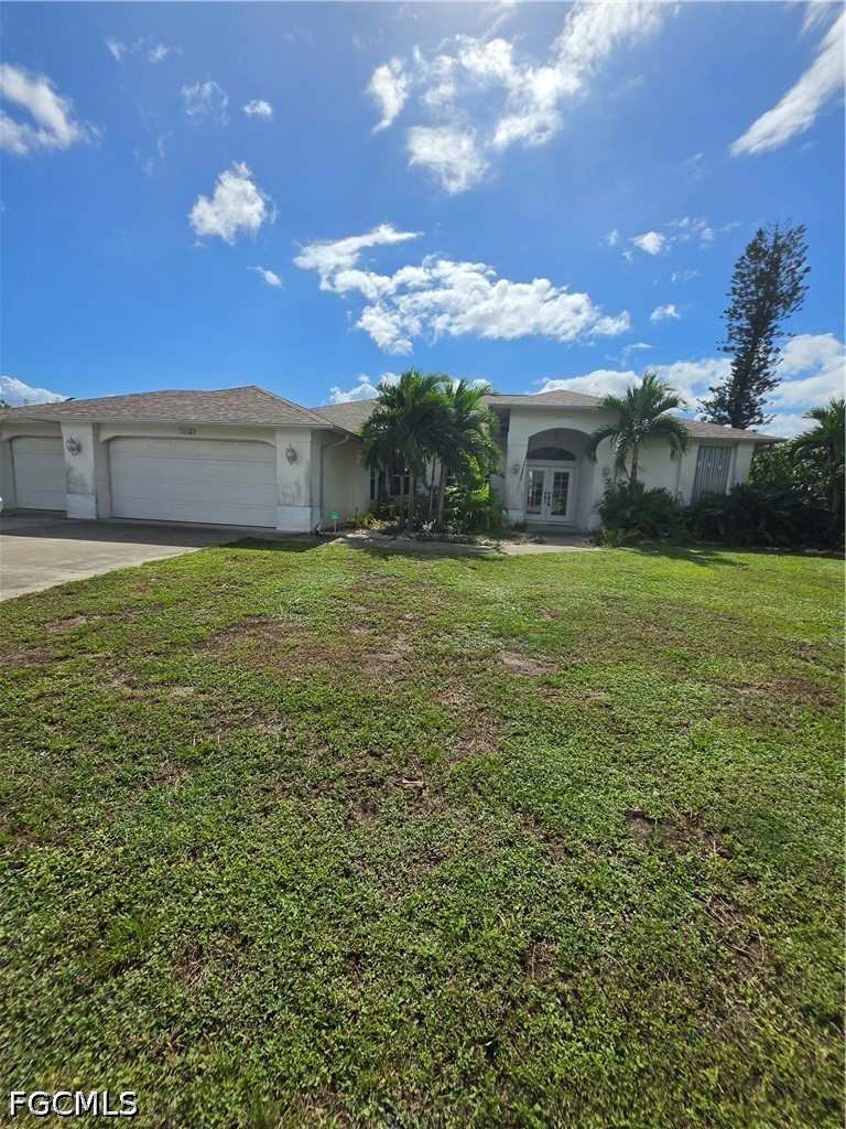 3 bedroom SingleFamilyResidence at 3812 Country Club Blvd, Cape Coral, Cape Coral — photo 1