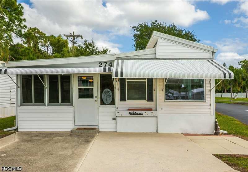 1 bedroom ManufacturedHome at 274 Caravan Cir, Fountain View Rv Resort, North Fort Myers — photo 1