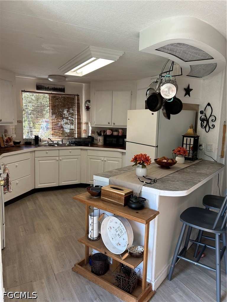 2 bedroom ManufacturedHome at 8065 Ebson Dr, Suncoast Estate, North Fort Myers — photo 1