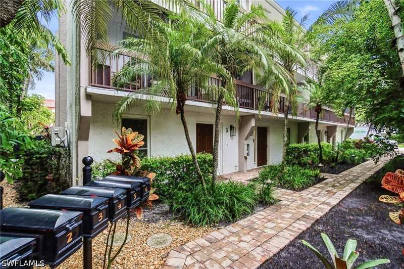 2 bedroom Townhouse at 995 9th Ave S 4, Naples Marina Villas, Naples — photo 1