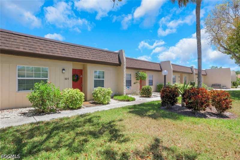 2 bedroom Condominium at 6300 S Pointe Blvd 107, South Pointe Villas Condo, Fort Myers — photo 1