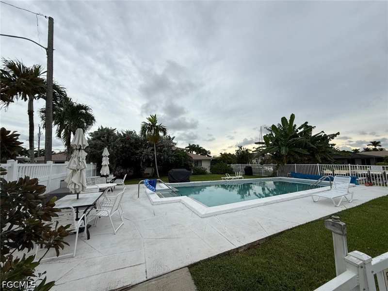 2 bedroom Condominium at 4802 Tudor Dr 205, Newport Manors Condo, Cape Coral — photo 1