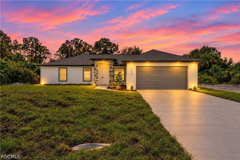 4 bedroom SingleFamilyResidence at 752 Calumet St E, Lehigh Acres, Lehigh Acres — photo 1
