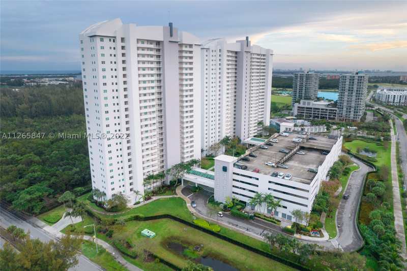 3 bedroom Condominium at 15051 Royal Oaks Ln 1203, The Oaks I Condo, North Miami — photo 1