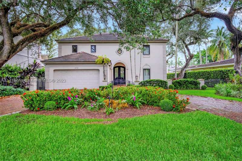 5 bedroom SingleFamilyResidence at 4716 University Dr, C Gab Country Club Sec 5, Coral Gables — photo 1